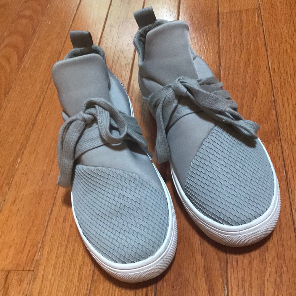 Gray suede sneakers Steve Madden
